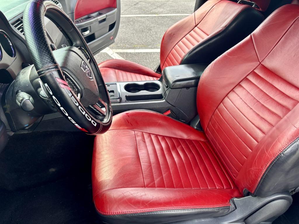 2014 Dodge Challenger SXT photo