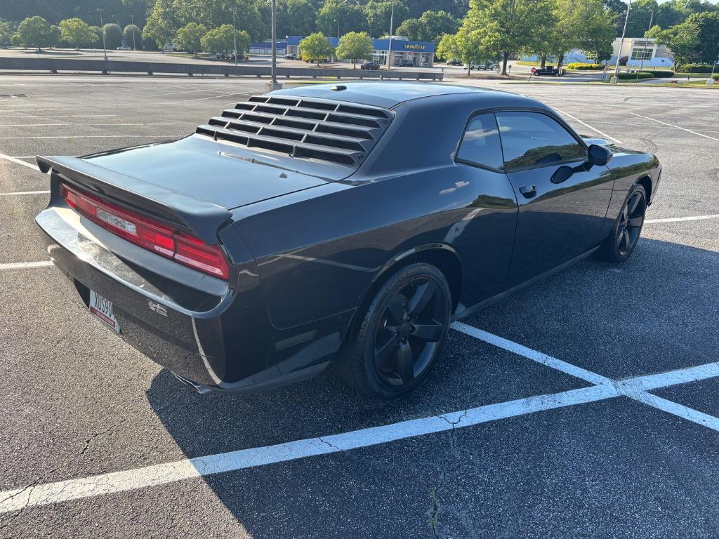 2014 Dodge Challenger SXT photo