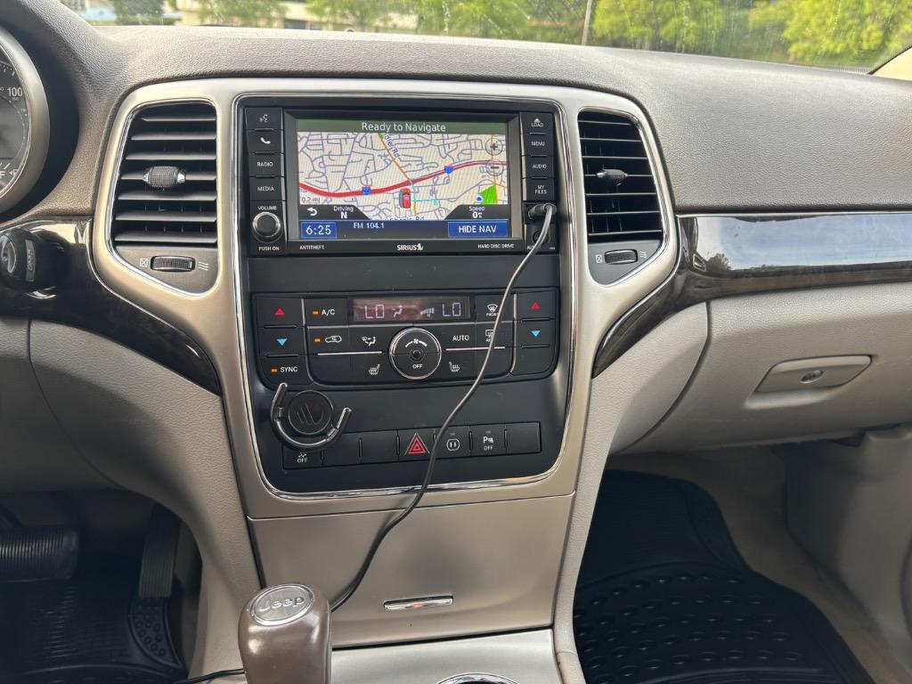2012 Jeep Grand Cherokee Laredo photo