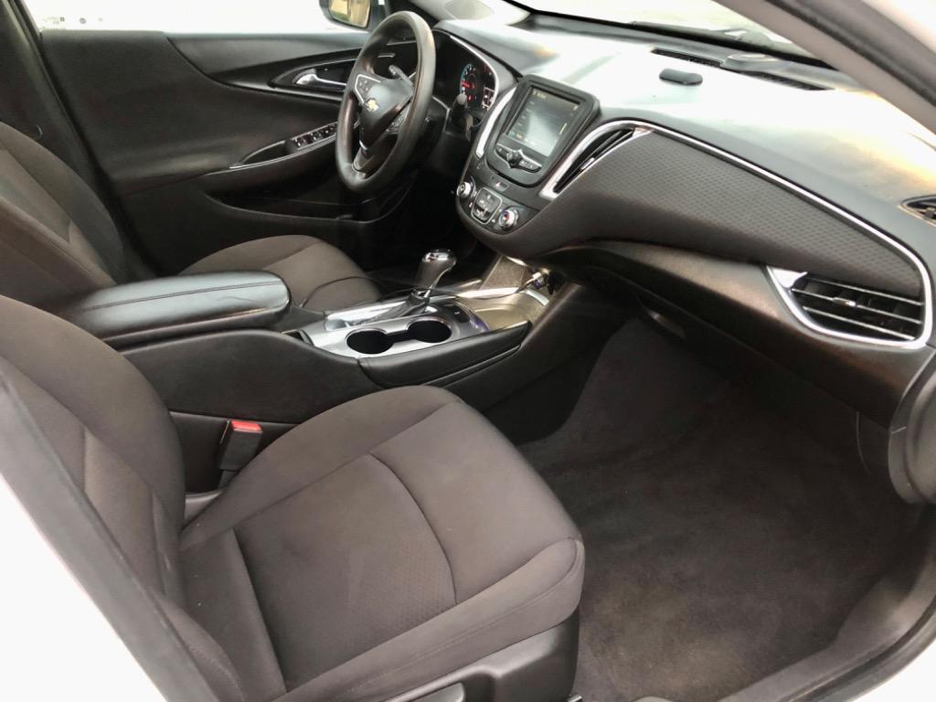 2018 Chevrolet Malibu LT photo