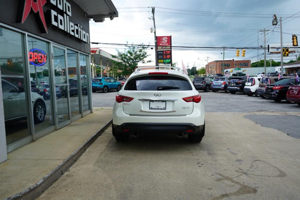2017 INFINITI QX70