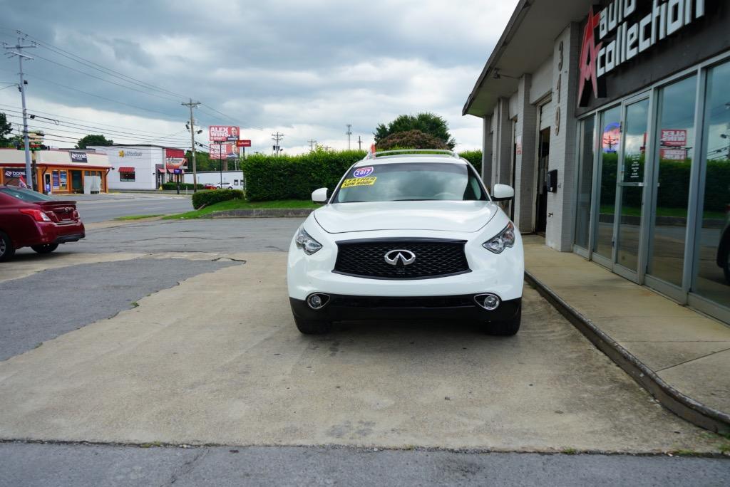 2017 INFINITI QX70