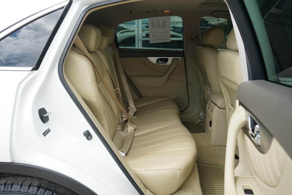 2017 INFINITI QX70