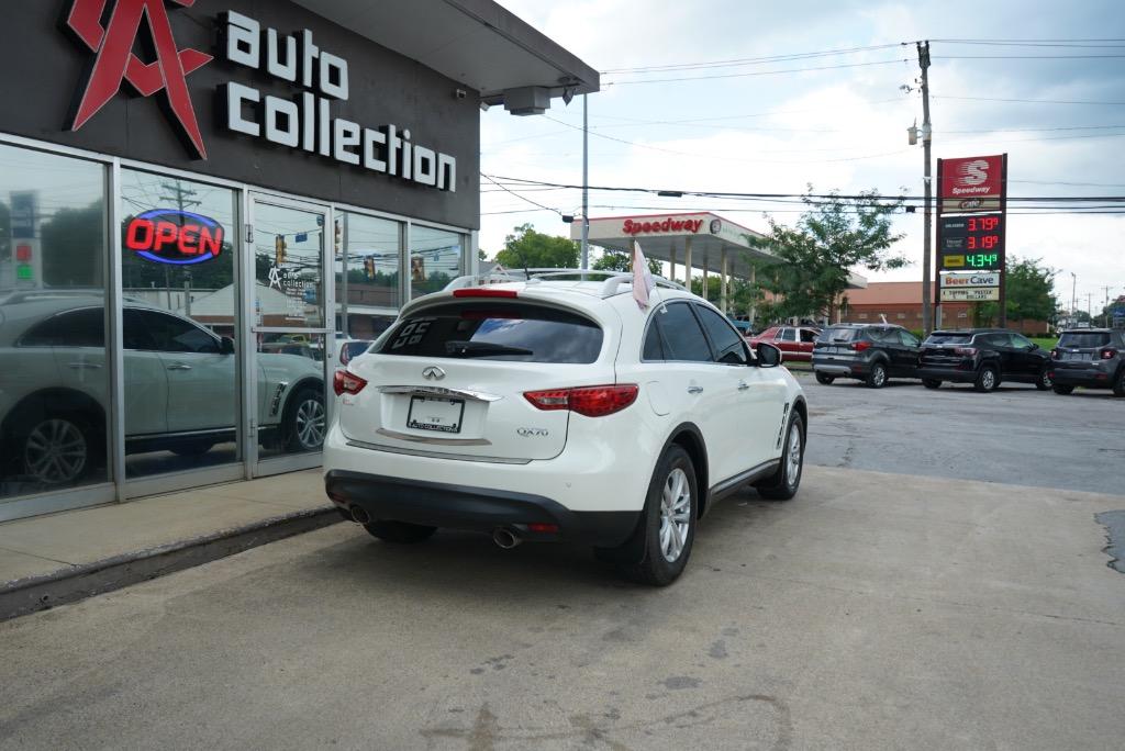 2017 INFINITI QX70