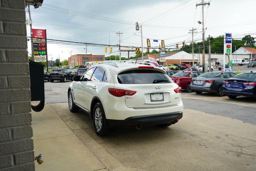 2017 INFINITI QX70