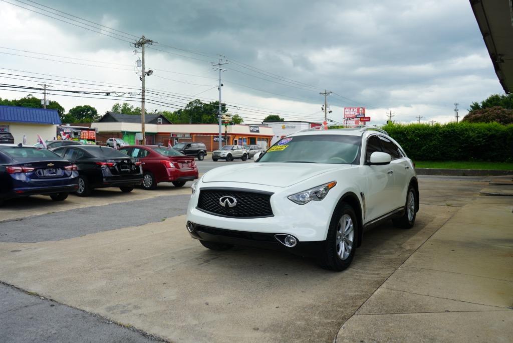 2017 INFINITI QX70