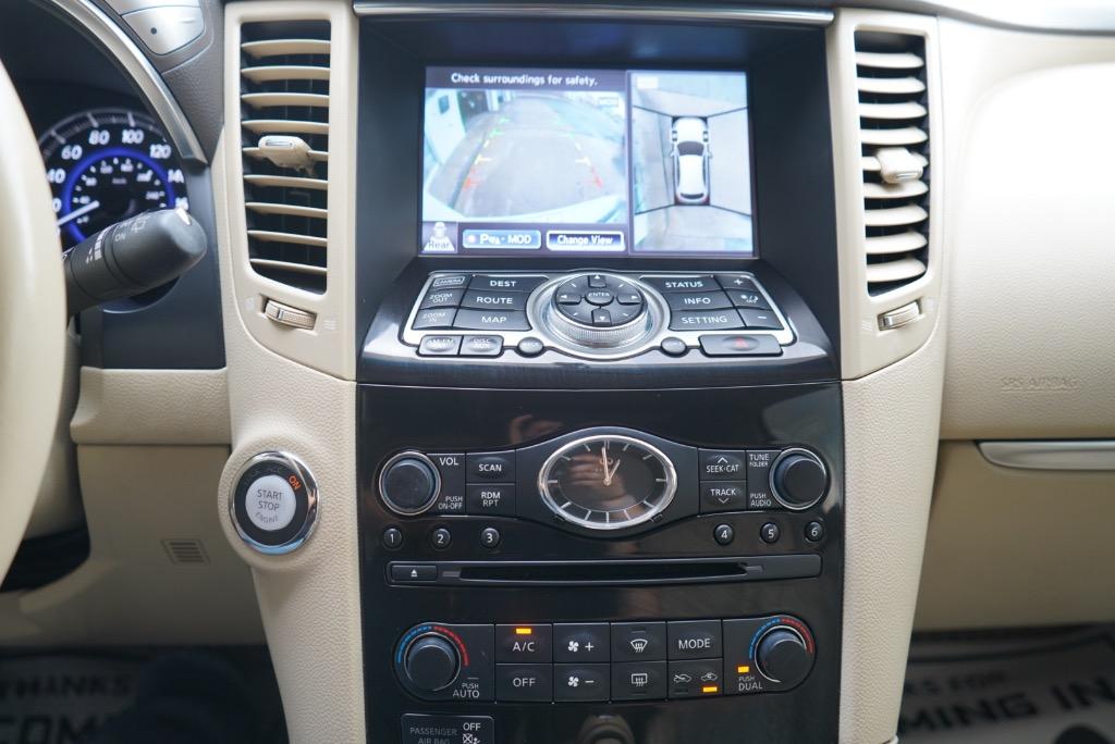 2017 INFINITI QX70