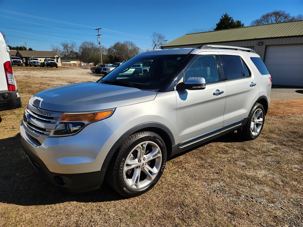 The 2015 Ford Explorer Limited photos