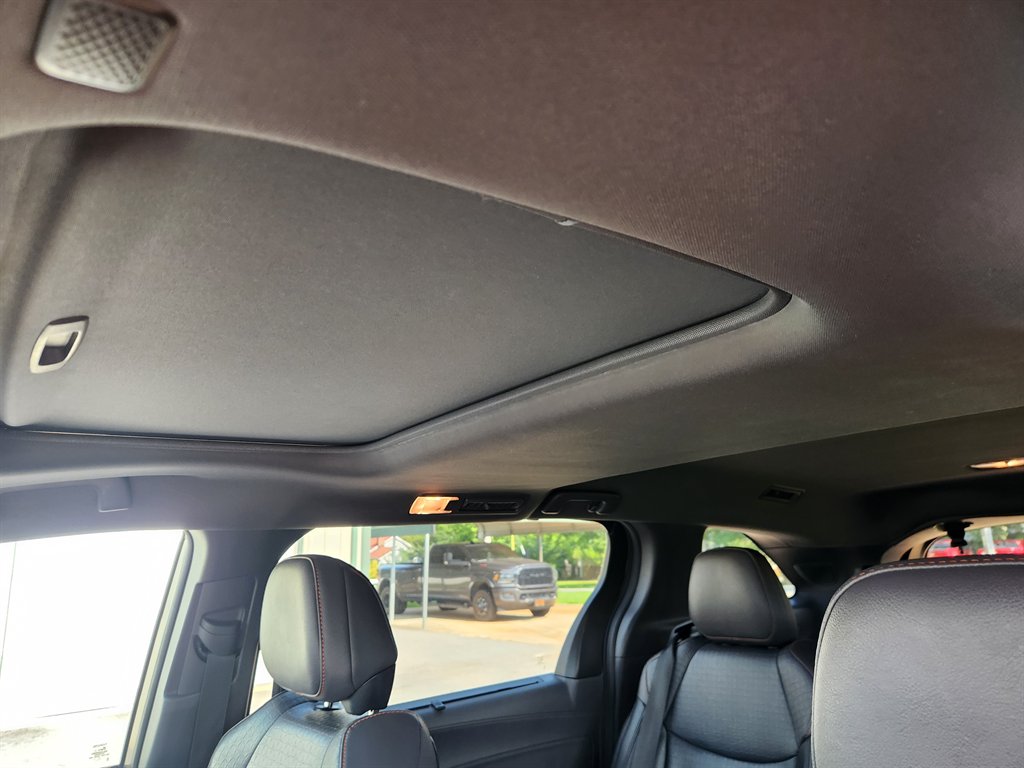 2022 Toyota Sienna - $32,900