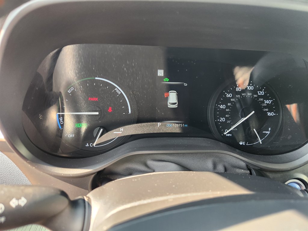 2022 Toyota Sienna - $32,900