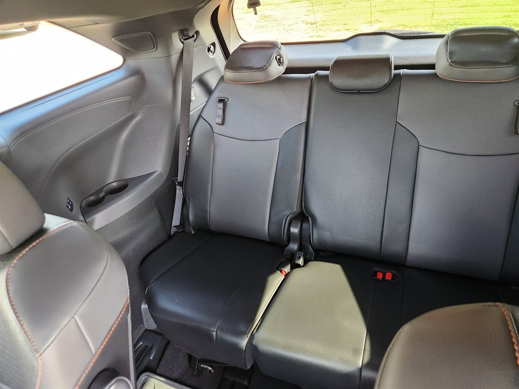 2022 Toyota Sienna - $32,900