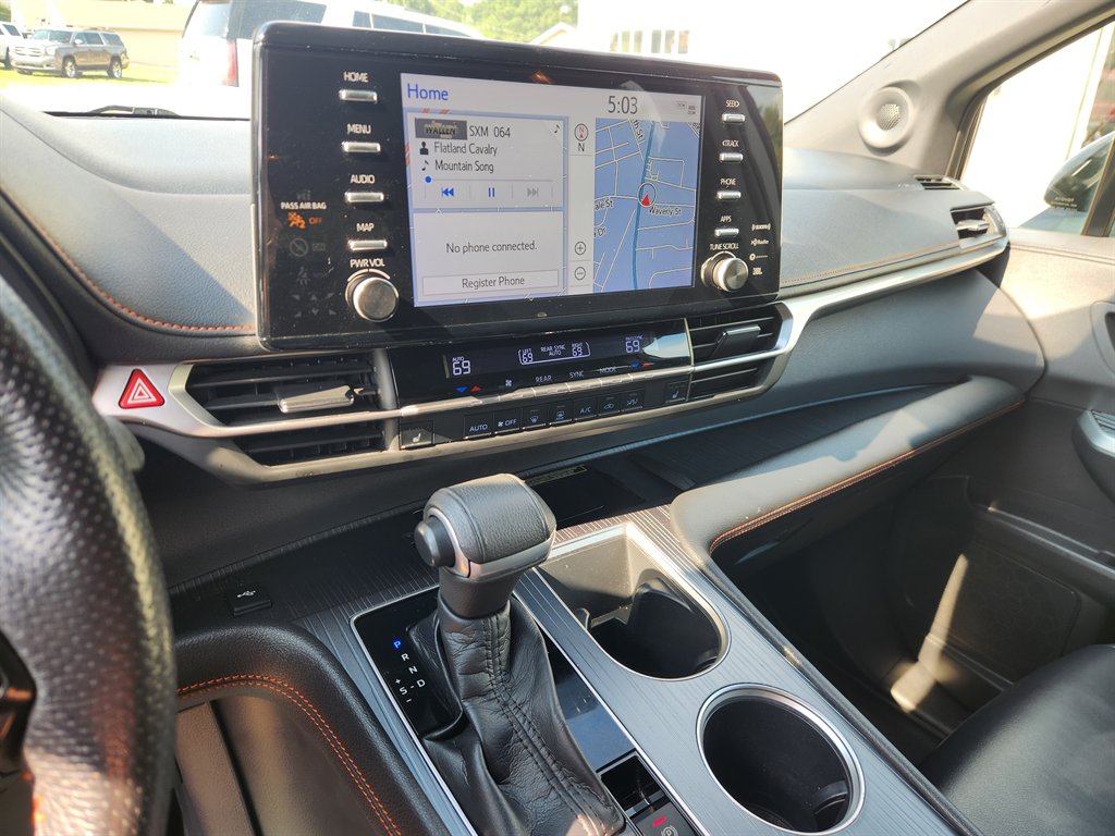 2022 Toyota Sienna - $32,900