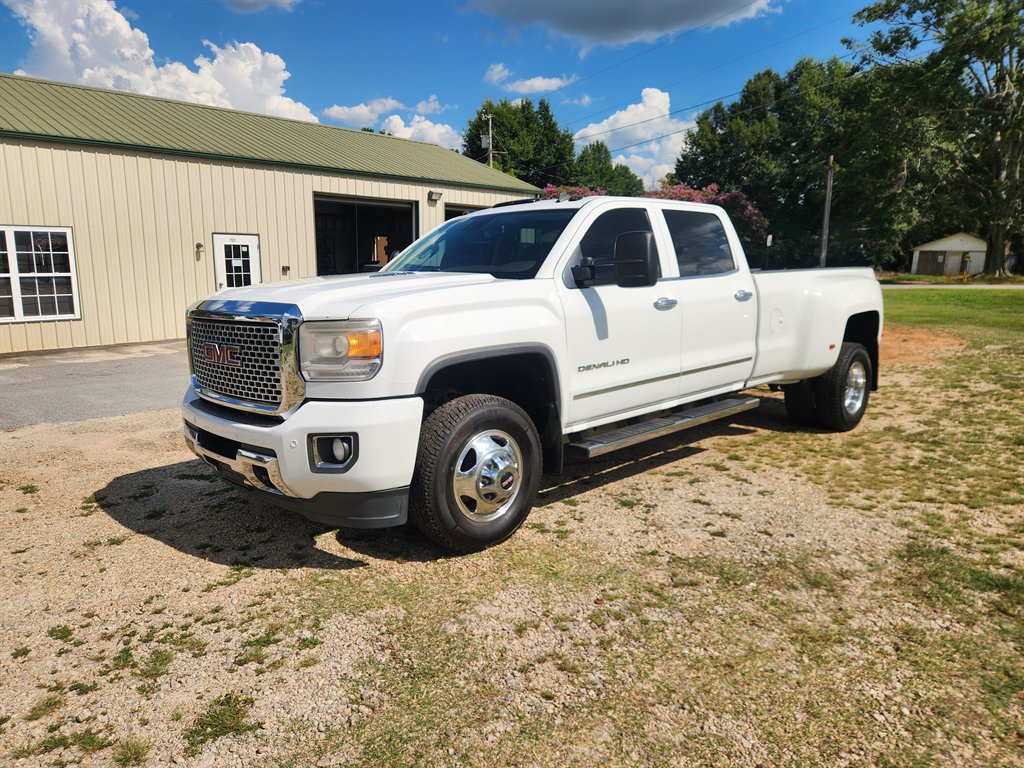2015 GMC Sierra 3500HD Denali Crew Cab LB DRW 4WD