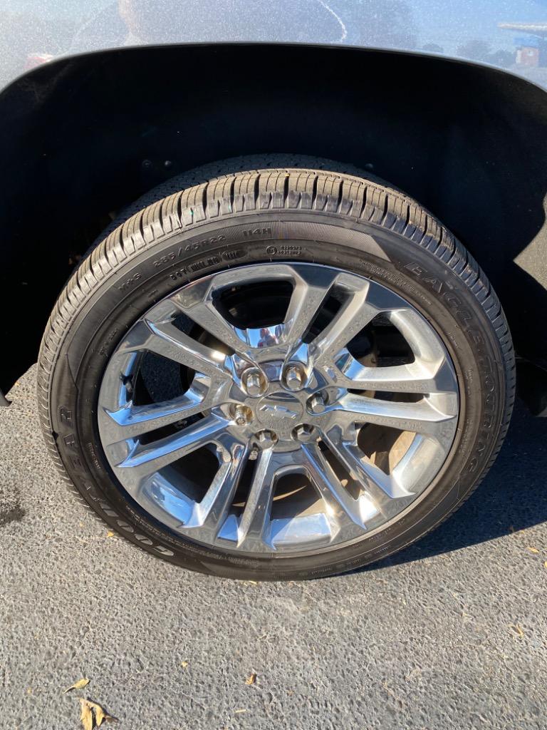 2019 Chevrolet Suburban 1500 Premier photo