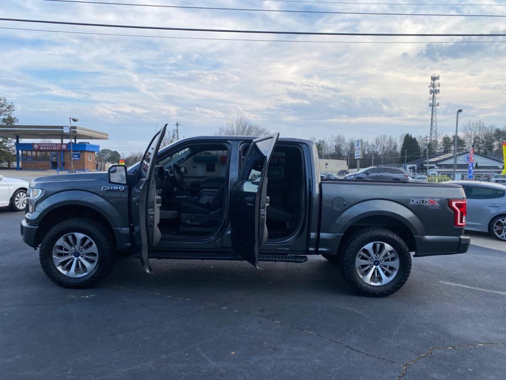 2017 Ford F150 XLT photo
