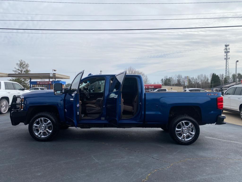 2018 Chevrolet Silverado 2500 High Country photo