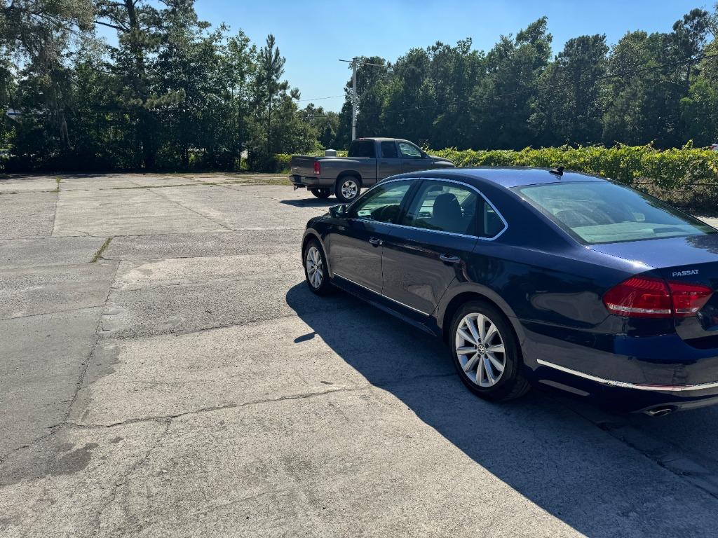 2012 Volkswagen Passat SEL photo