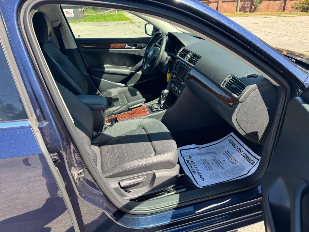2012 Volkswagen Passat SEL photo