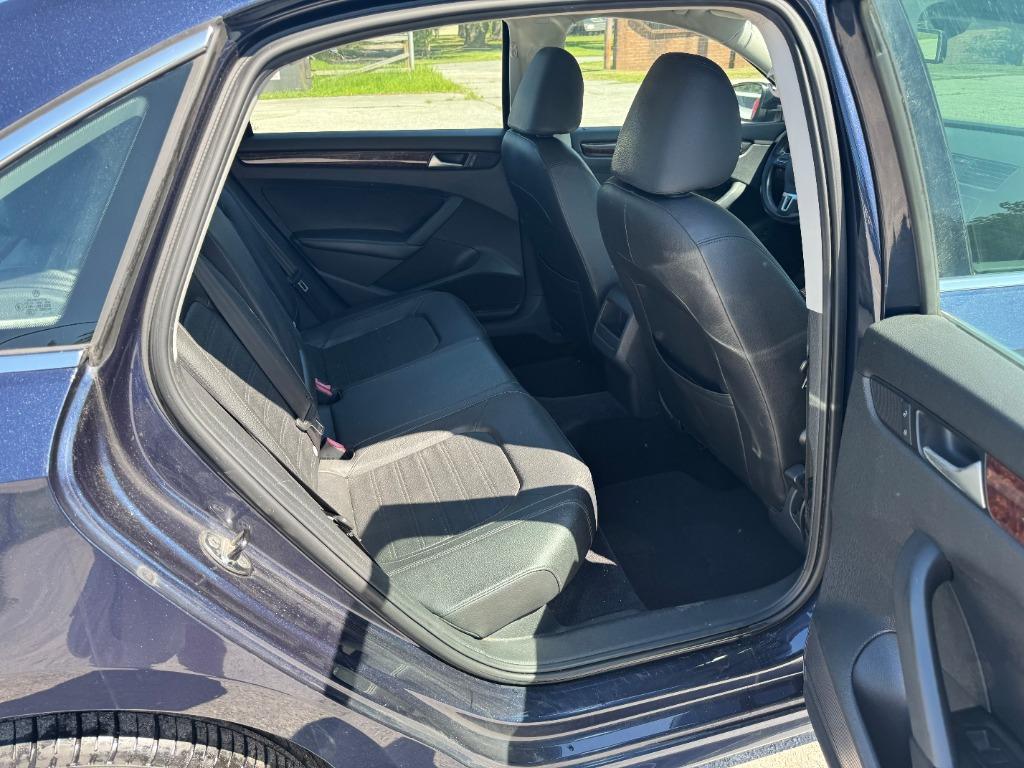 2012 Volkswagen Passat SEL photo