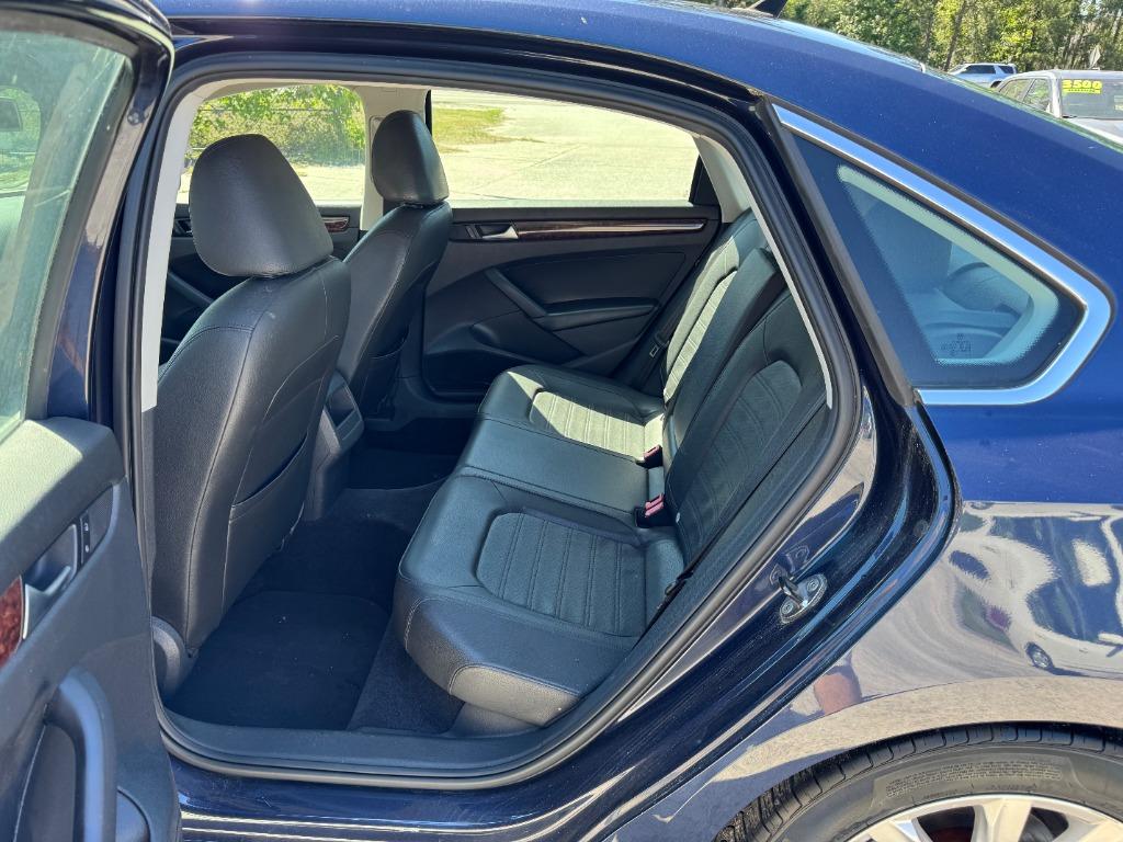 2012 Volkswagen Passat SEL photo