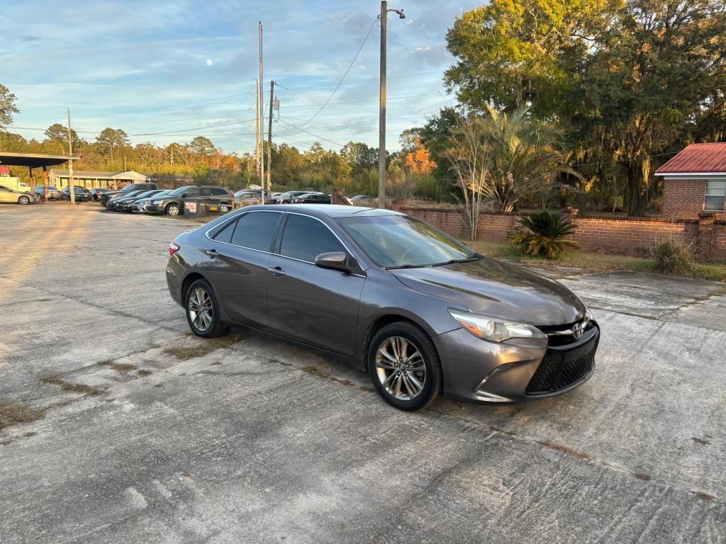 2017 Toyota Camry LE photo