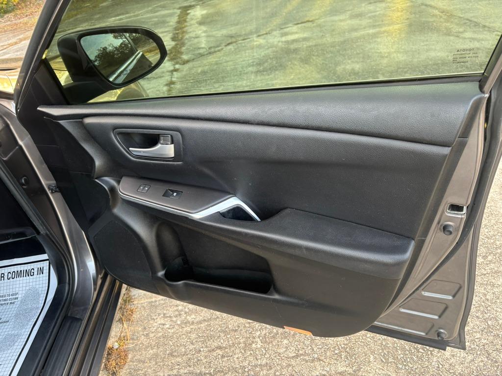 2017 Toyota Camry LE photo