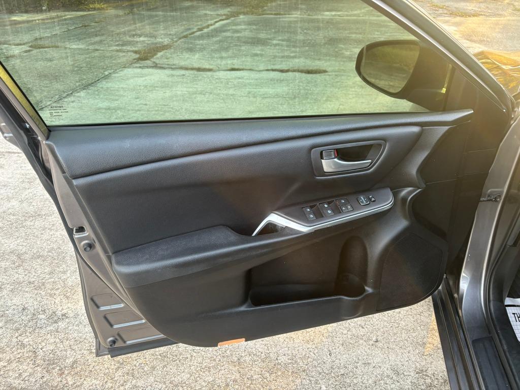 2017 Toyota Camry LE photo