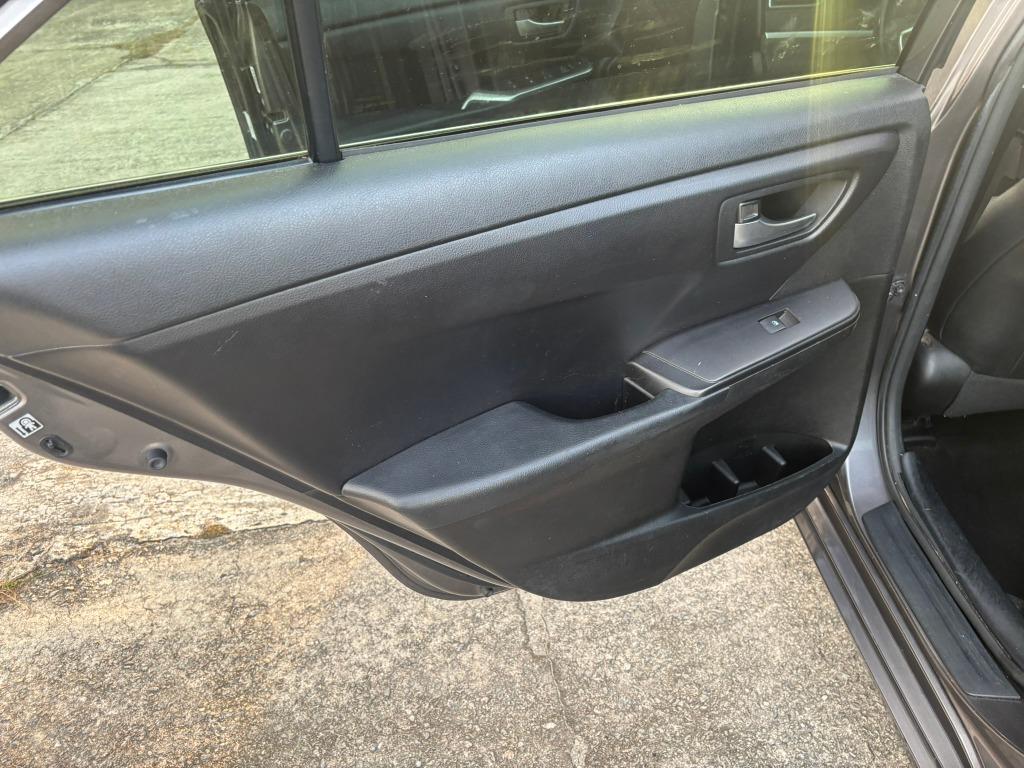 2017 Toyota Camry LE photo