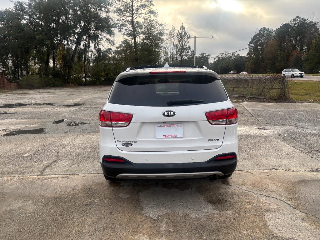 2017 Kia Sorento - $14,995