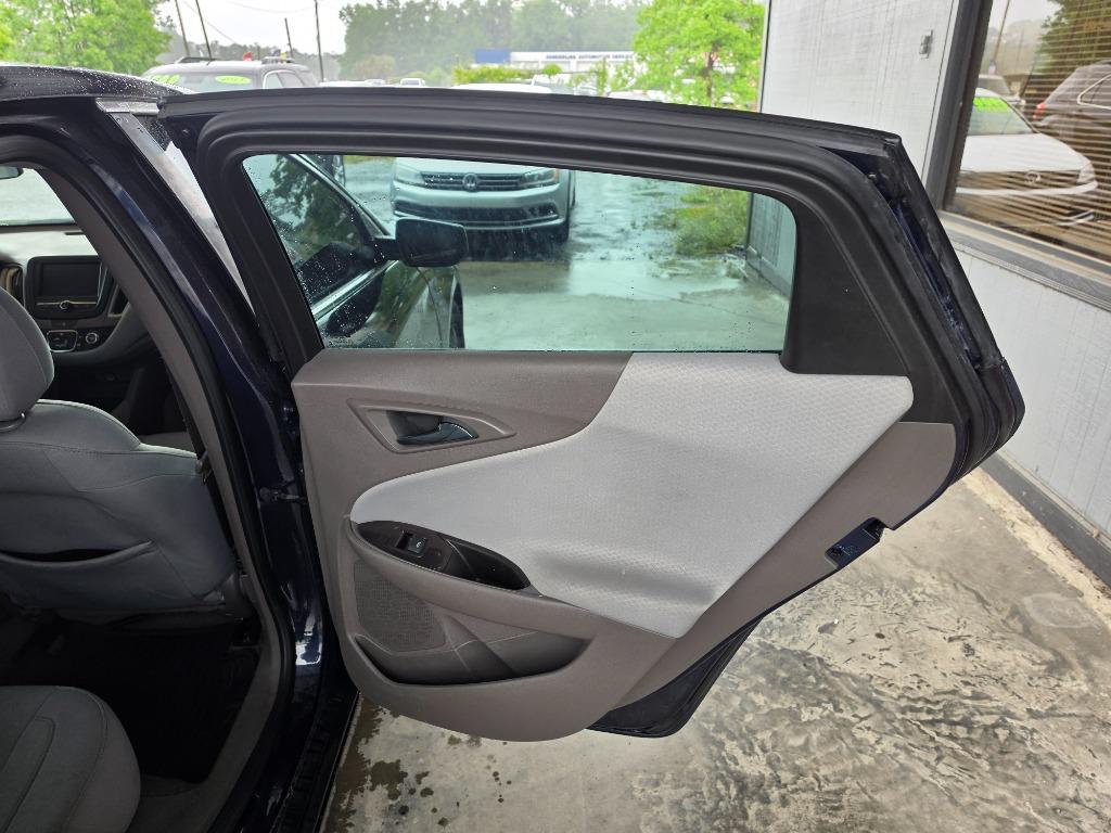 2017 Chevrolet Malibu - $12,900