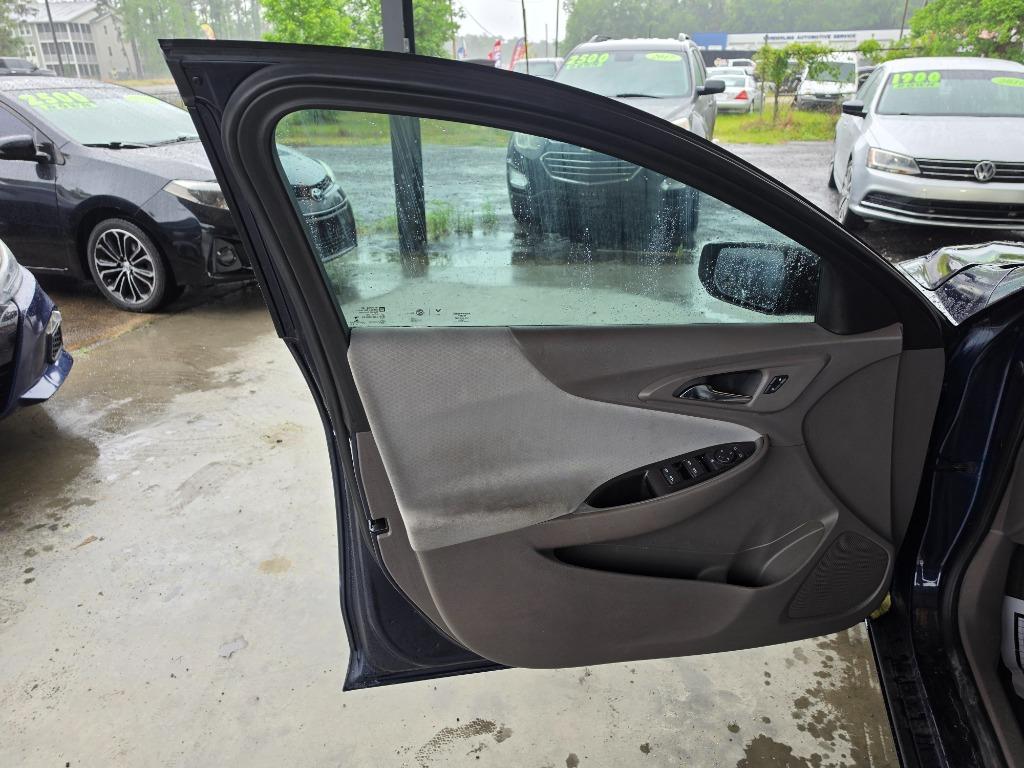 2017 Chevrolet Malibu - $12,900