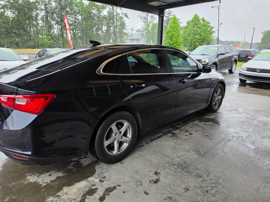 2017 Chevrolet Malibu - $12,900