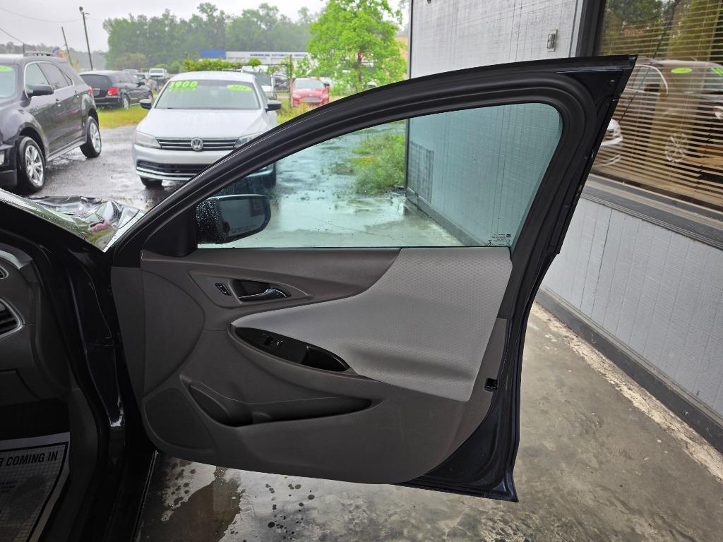 2017 Chevrolet Malibu - $12,900