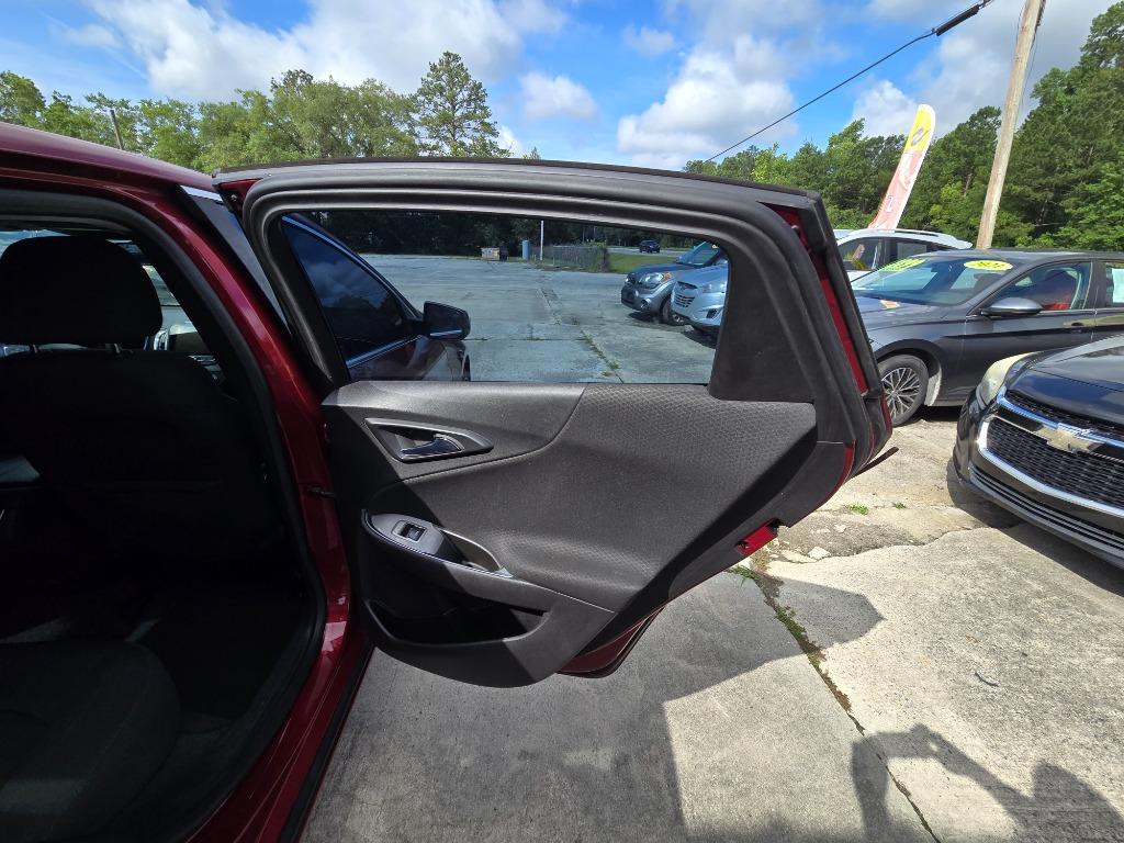 2017 Chevrolet Malibu - $12,900