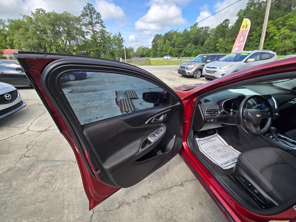 2017 Chevrolet Malibu - $12,900