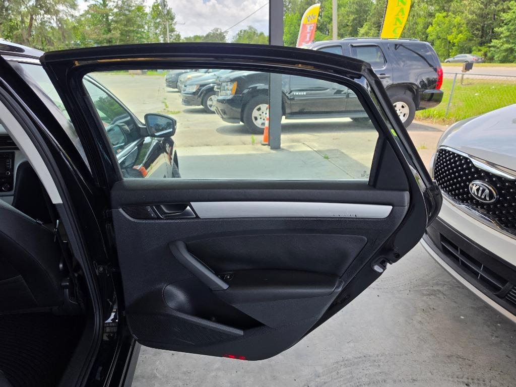 2013 Volkswagen Passat - $9,995