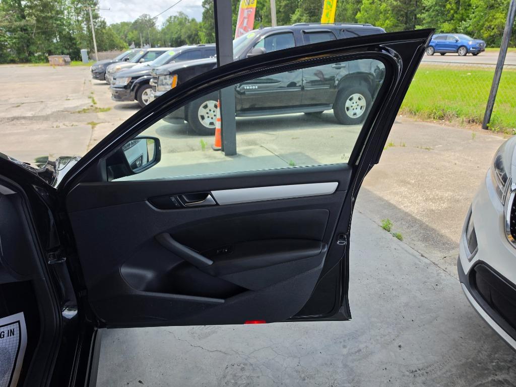 2013 Volkswagen Passat - $9,995