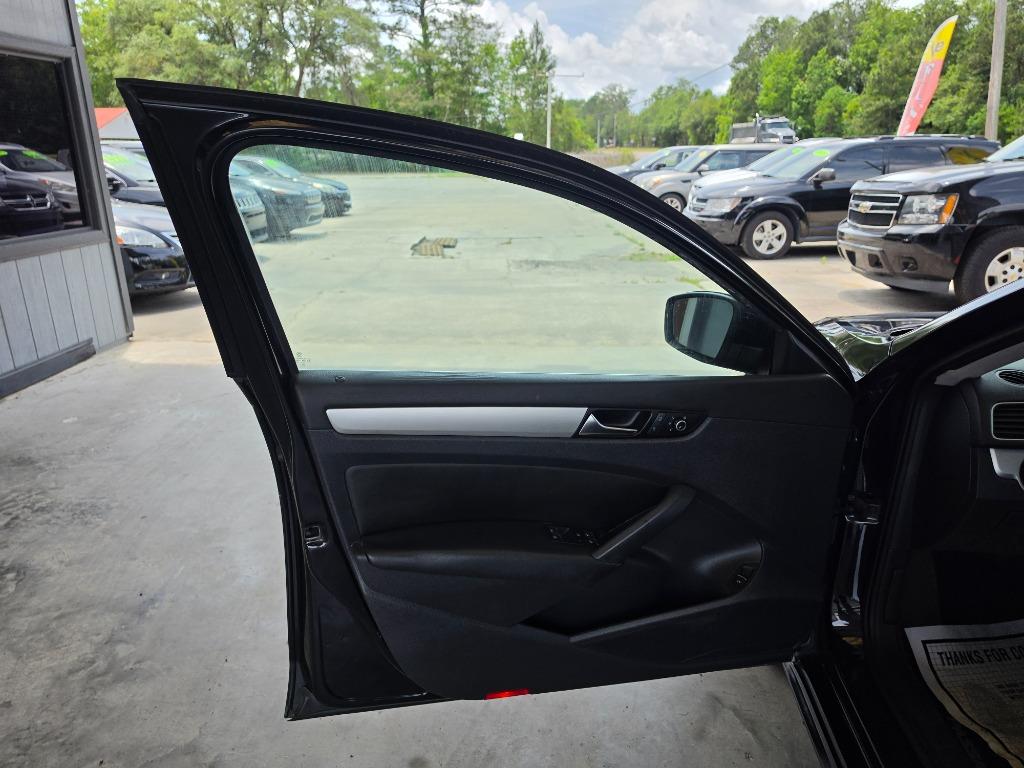 2013 Volkswagen Passat - $9,995