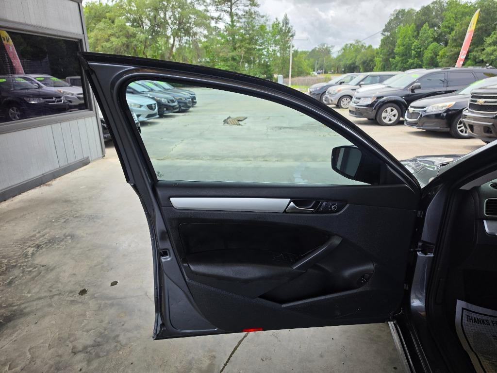 2013 Volkswagen Passat - $10,995