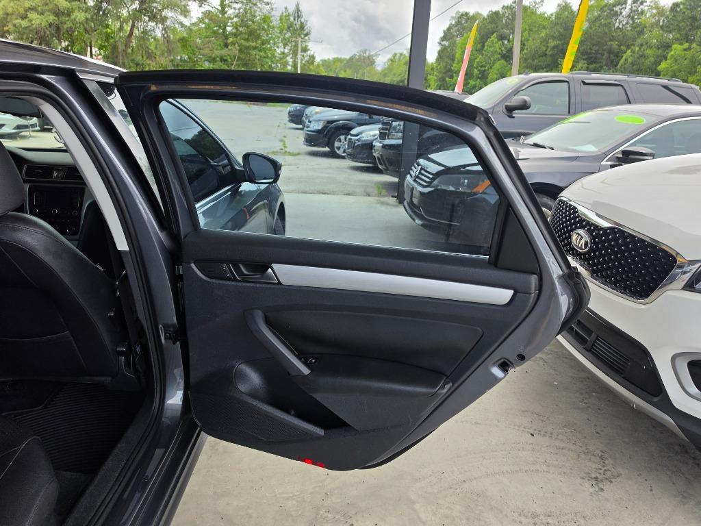 2013 Volkswagen Passat - $10,995