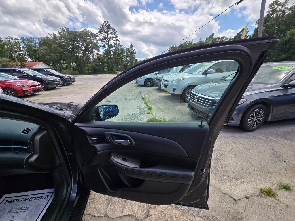 2015 Chevrolet Malibu - $12,995