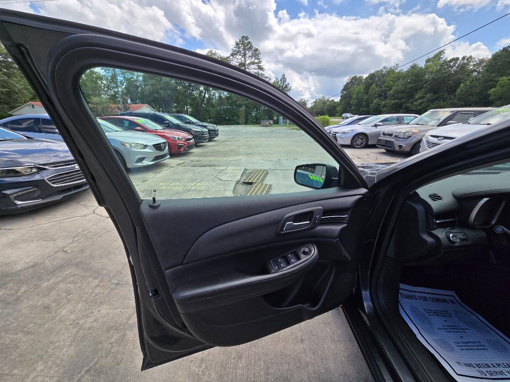 2015 Chevrolet Malibu - $12,995
