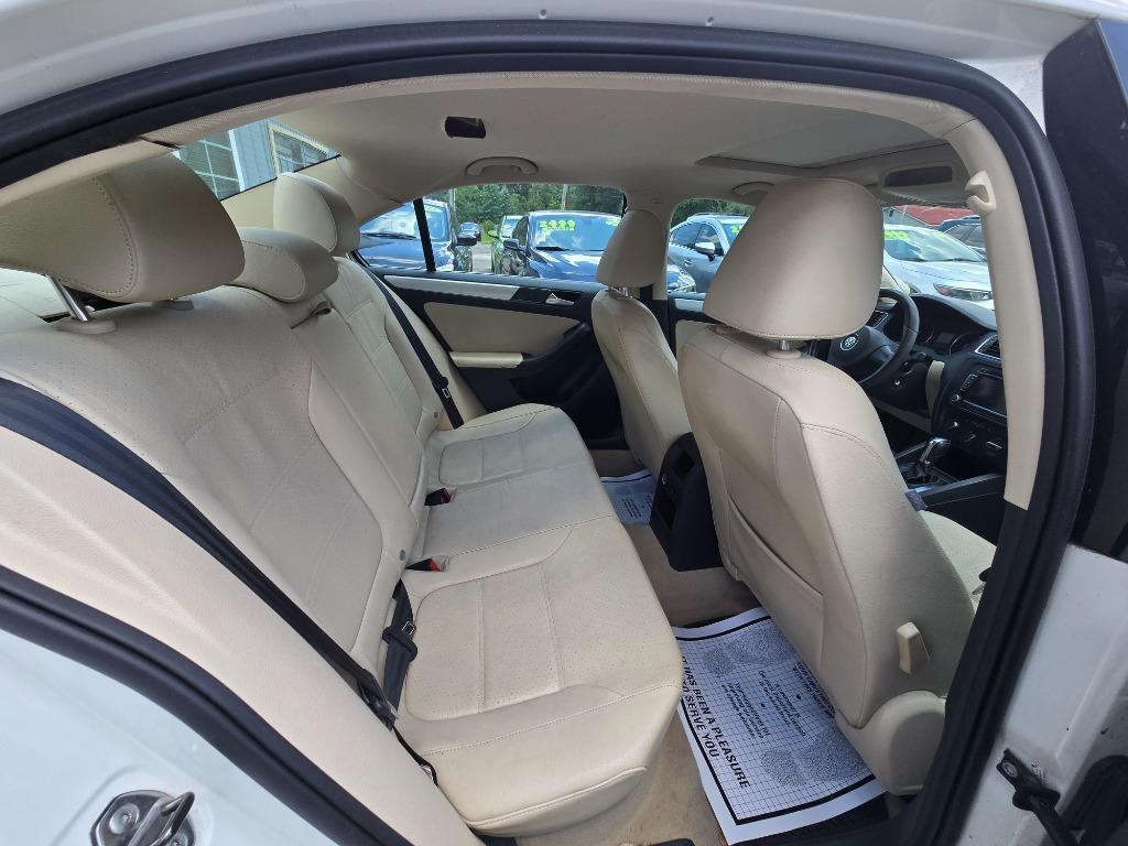 2013 Volkswagen Jetta - $10,995