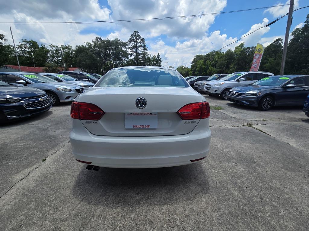 2013 Volkswagen Jetta - $10,995