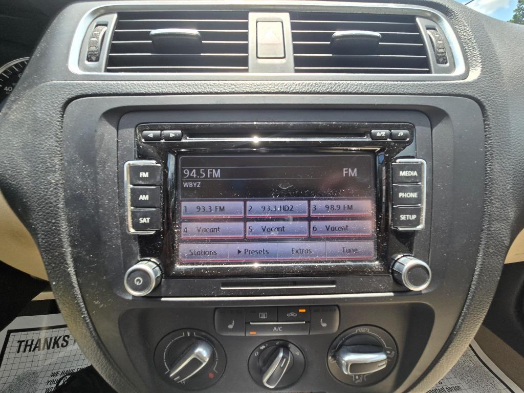 2013 Volkswagen Jetta - $10,995