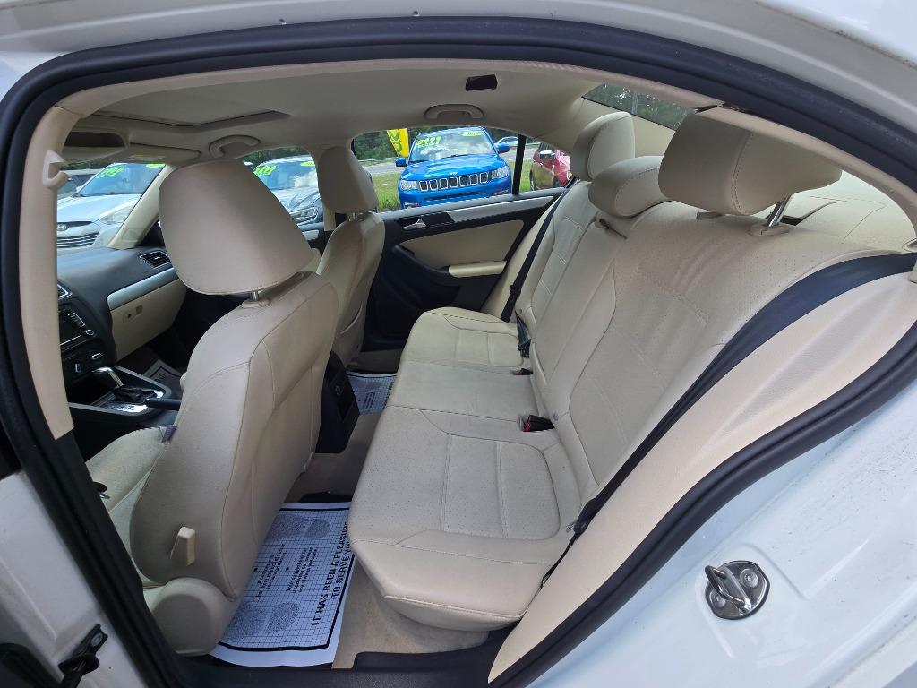 2013 Volkswagen Jetta - $10,995