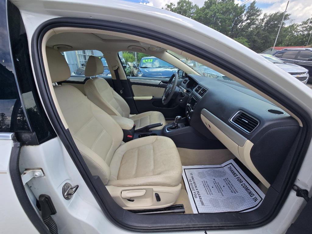 2013 Volkswagen Jetta - $10,995