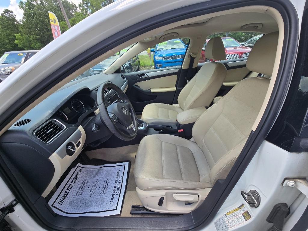 2013 Volkswagen Jetta - $10,995