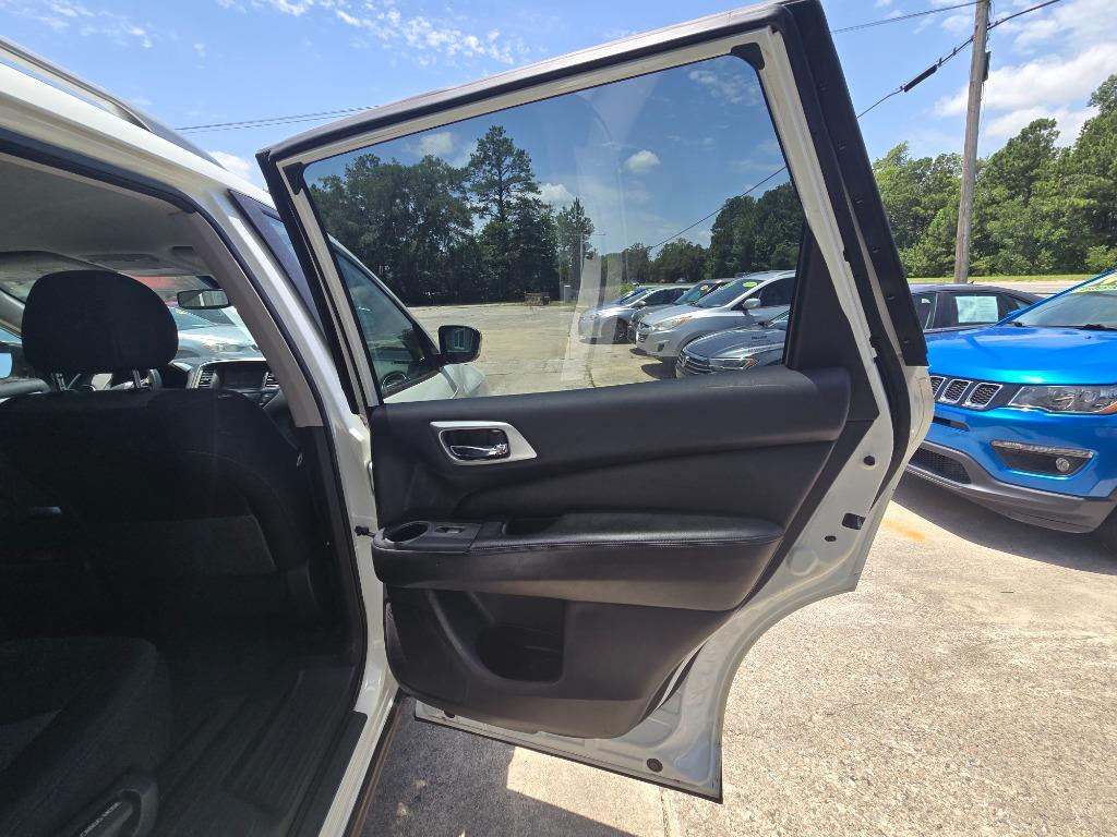 2019 Nissan Pathfinder - $14,995