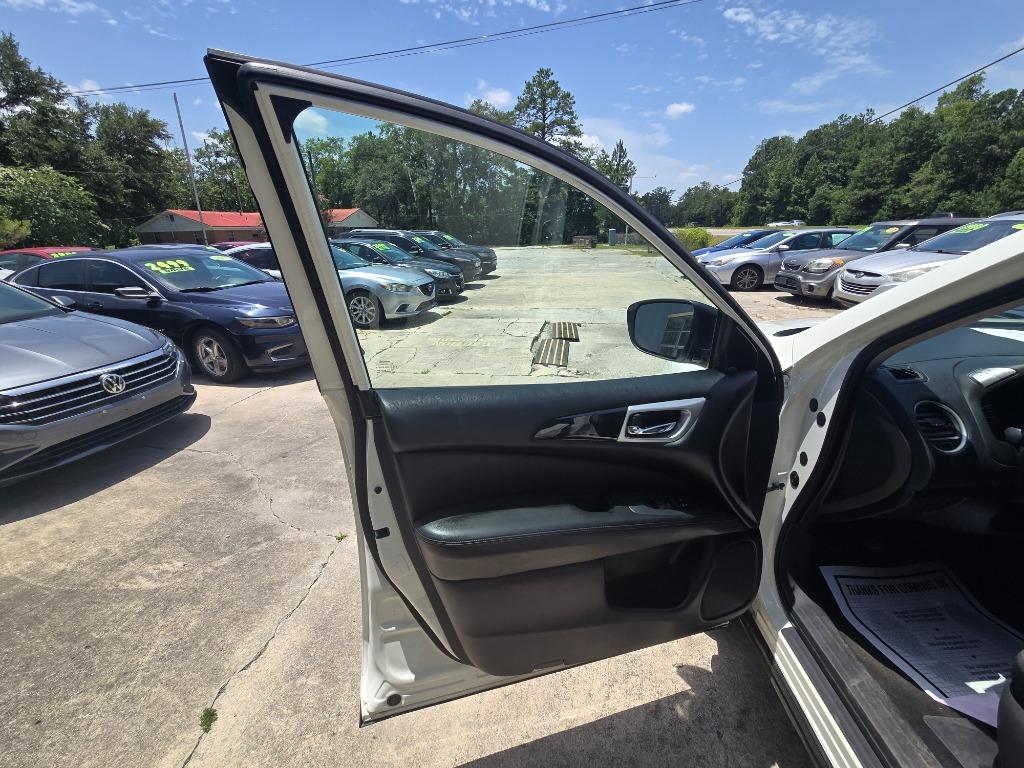 2019 Nissan Pathfinder - $14,995